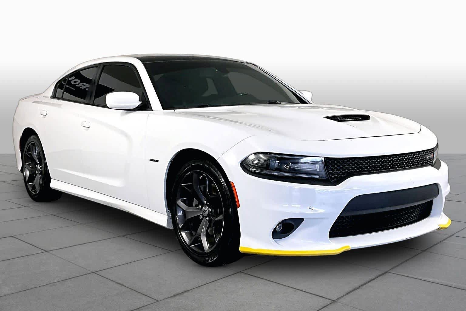 Used 2018 Dodge Charger R/T w/ Plus Group RWD image 3