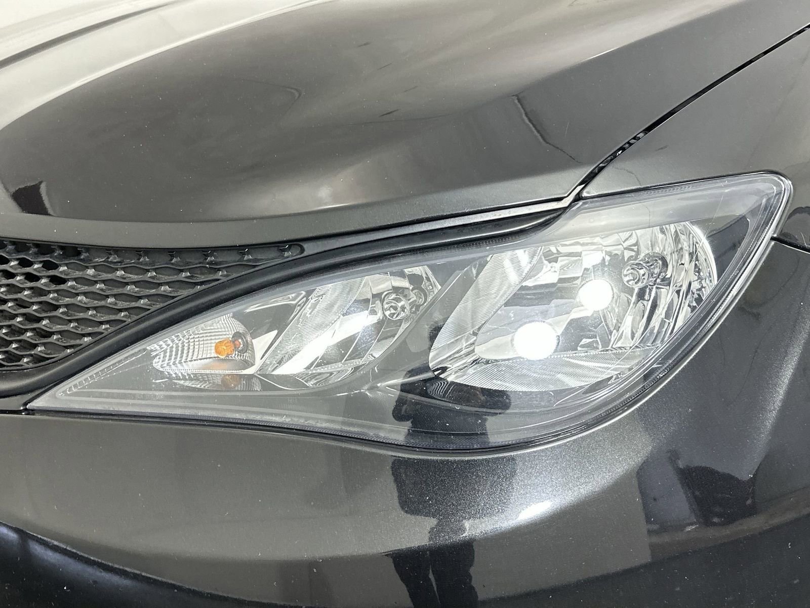 Used 2023 Chrysler Voyager LX image 34