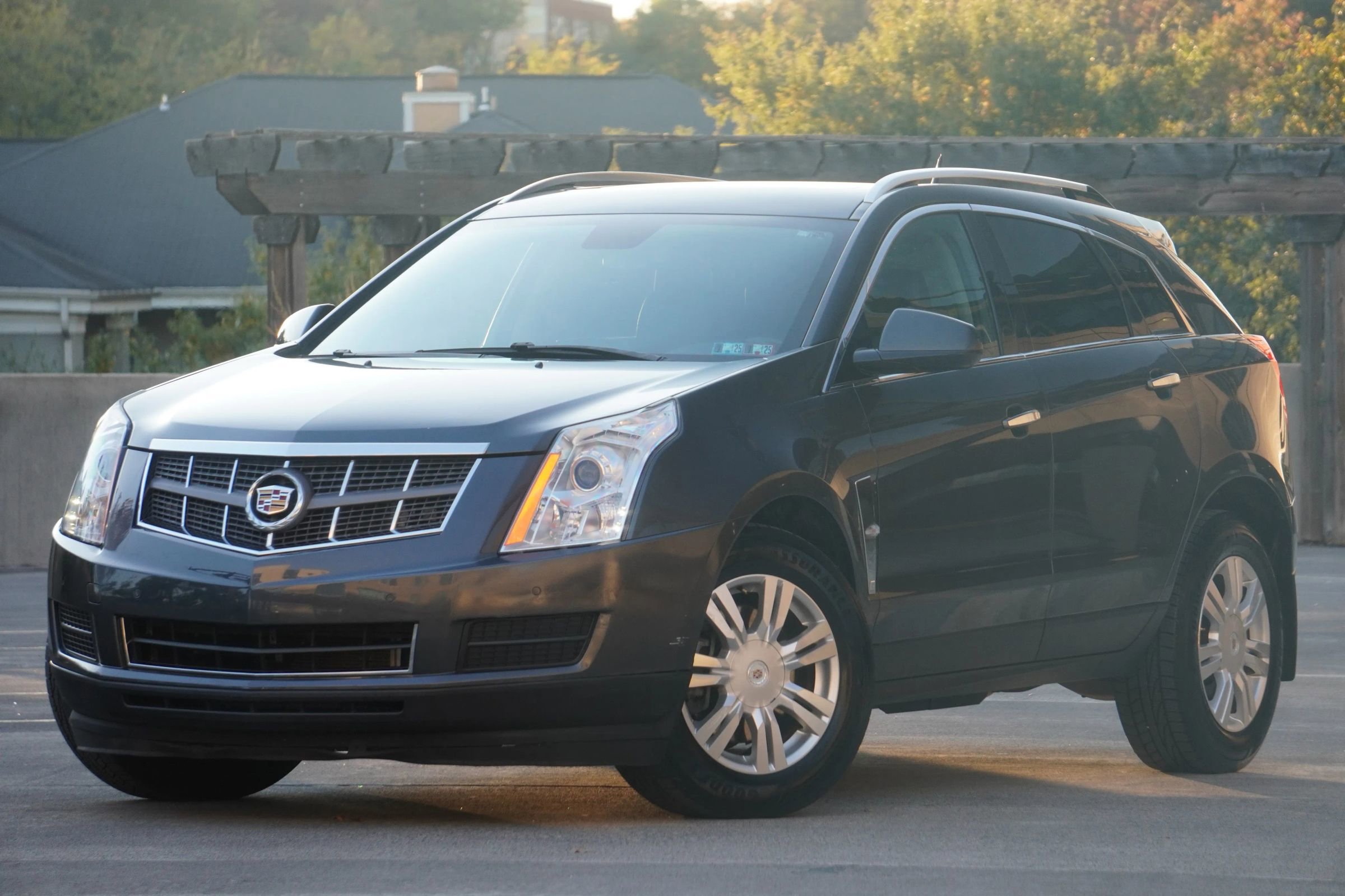 Used 2012 Cadillac SRX Luxury image 2