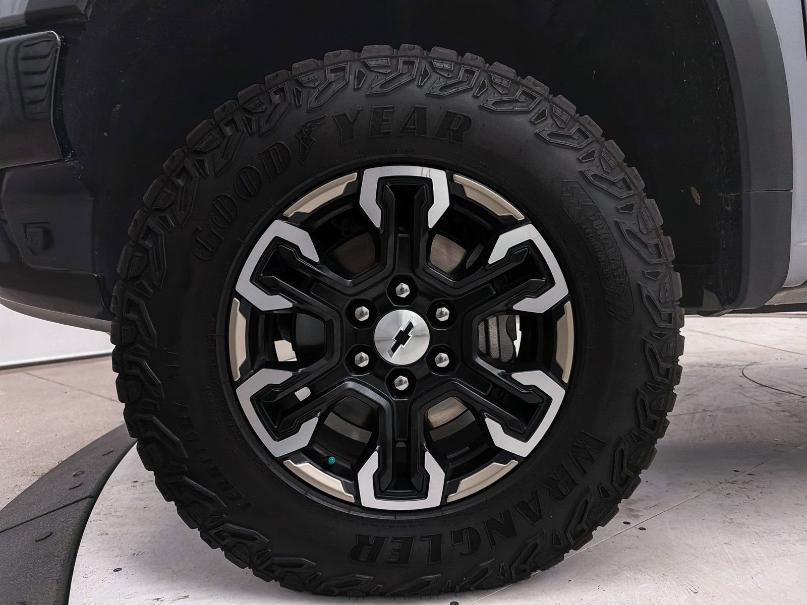 Used 2025 Chevrolet Silverado 1500 ZR2 w/ Technology Package image 14