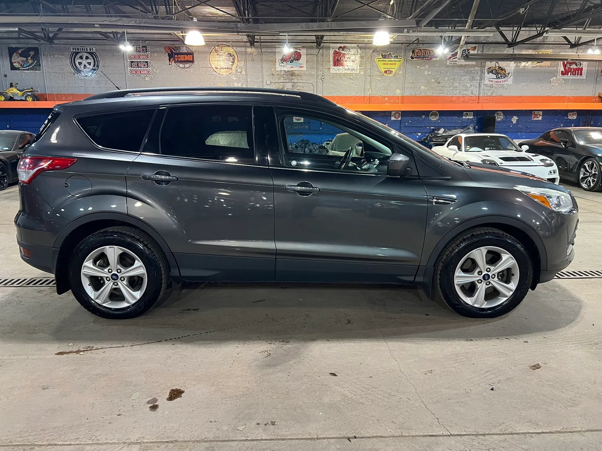 Used 2016 Ford Escape SE w/ Cargo Utility Package AWD/4WD image 2