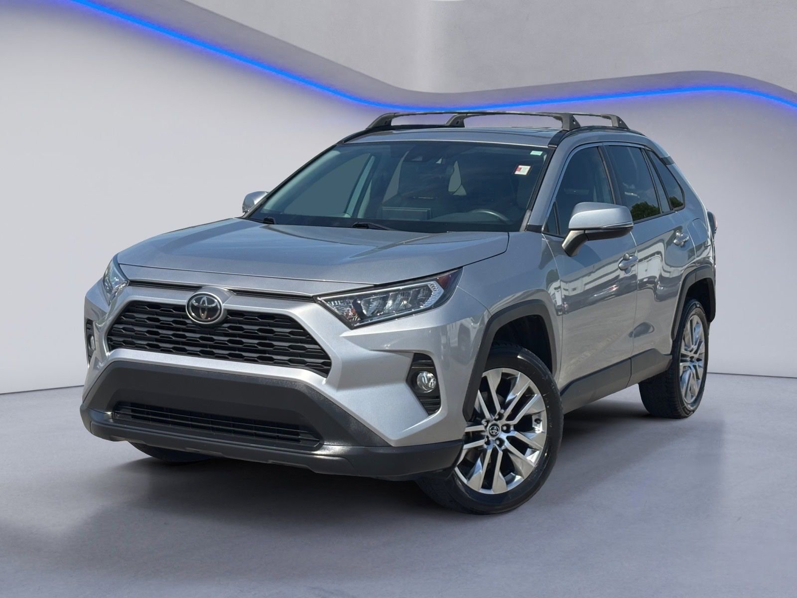 Used 2020 Toyota RAV4 XLE Premium FWD image 2