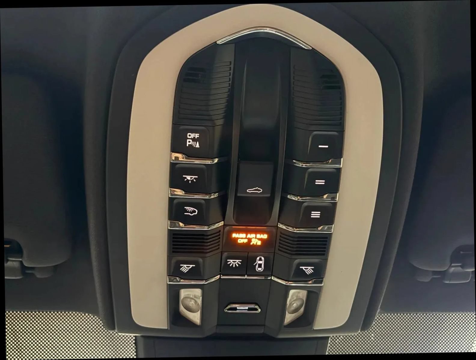 Used 2018 Porsche Cayenne Platinum Edition AWD/4WD image 29