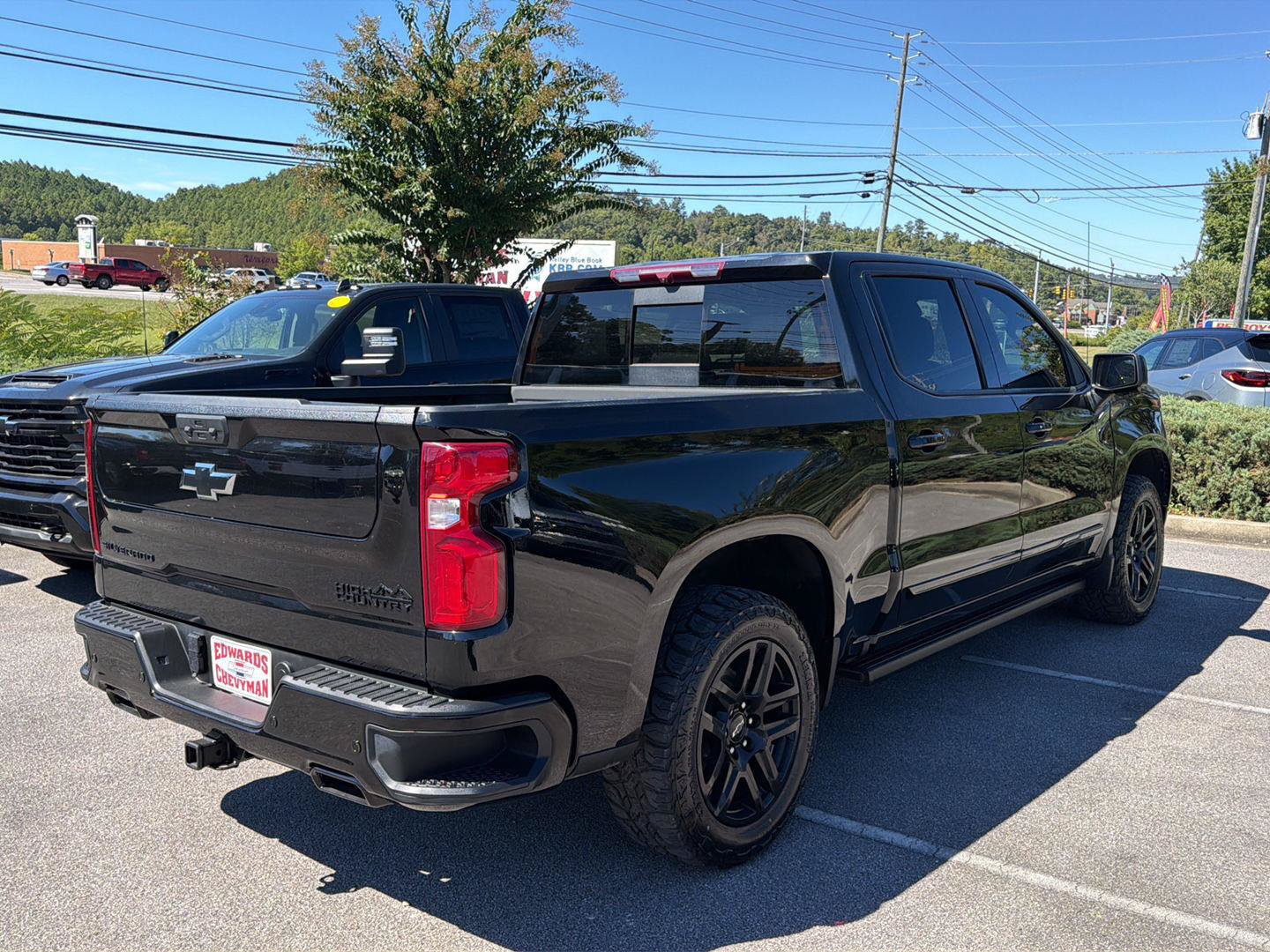 Used 2024 Chevrolet Silverado 1500 High Country w/ Midnight Edition AWD/4WD image 3