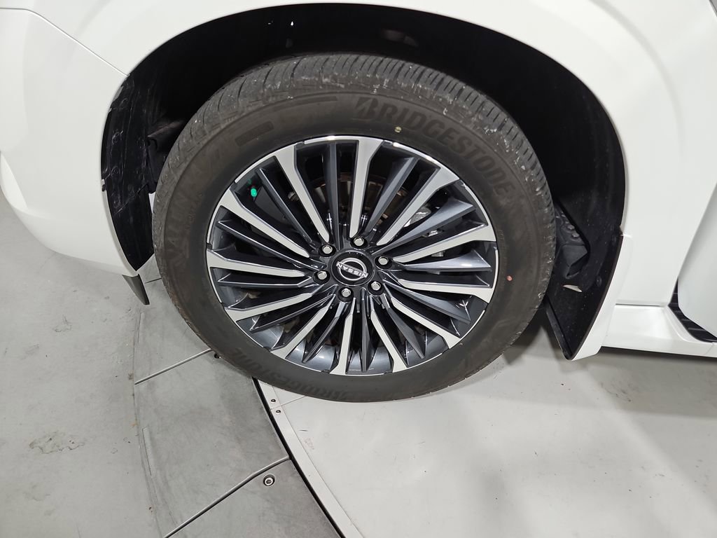 Certified 2025 Nissan Armada Platinum Reserve image 28