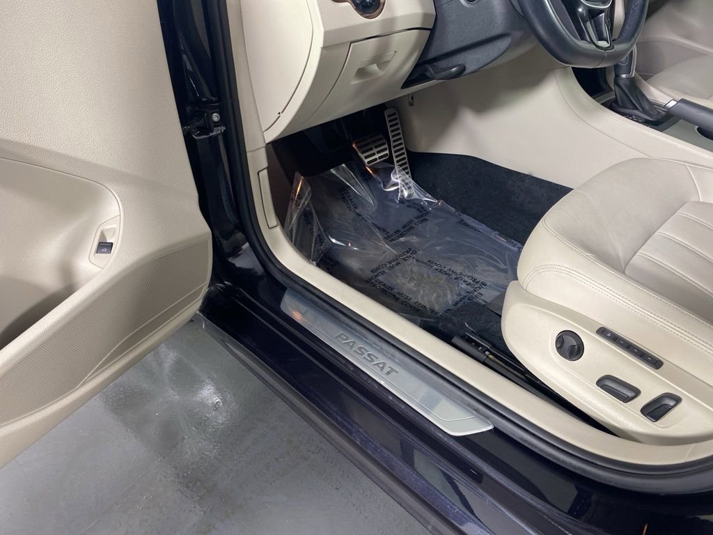 Used 2020 Volkswagen Passat 2.0T SEL image 25