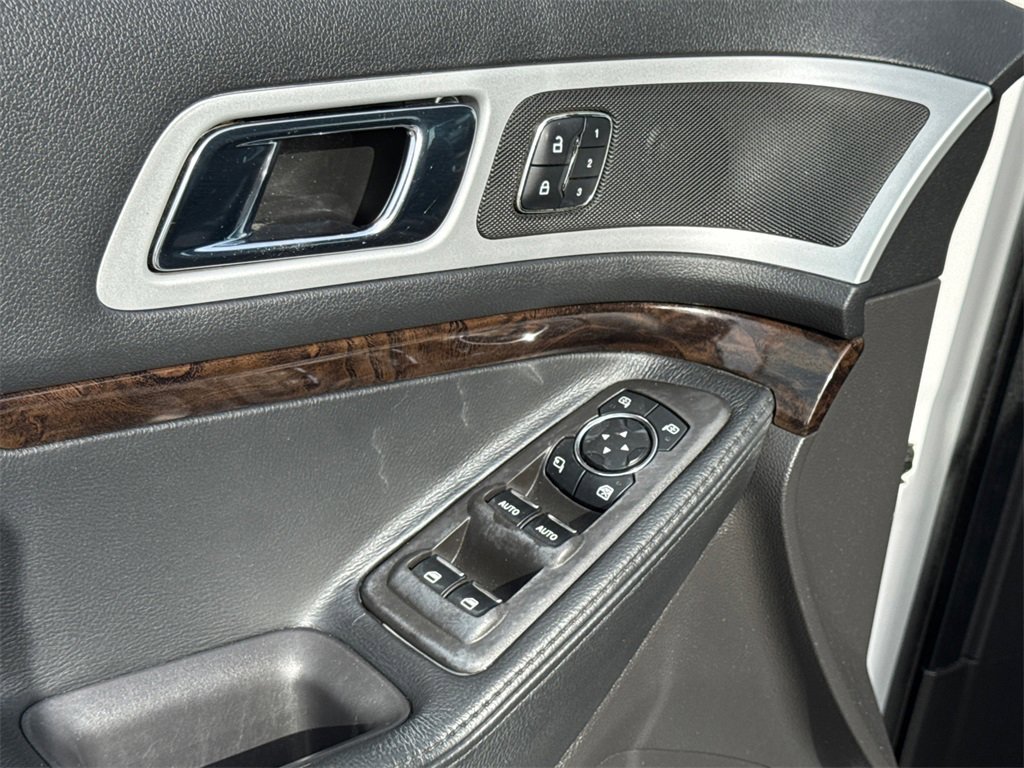 Used 2013 Ford Explorer Limited image 29