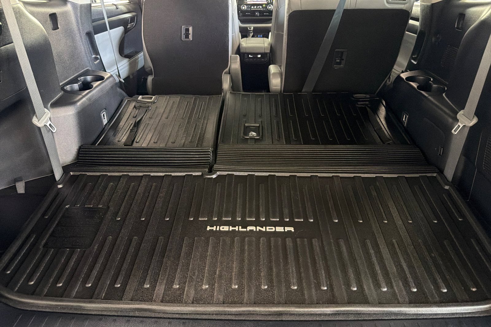 Used 2022 Toyota Highlander XLE AWD/4WD image 22