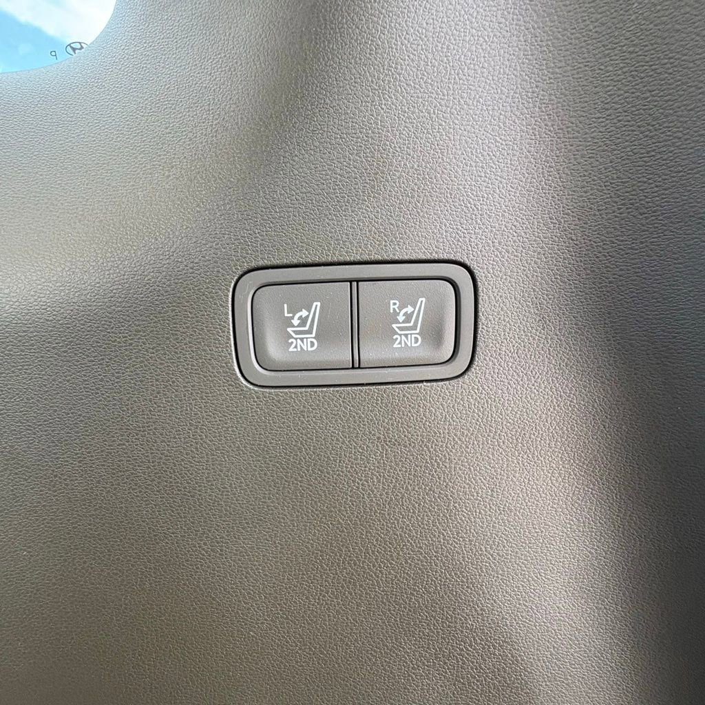 Used 2025 Hyundai Santa Fe Calligraphy image 16