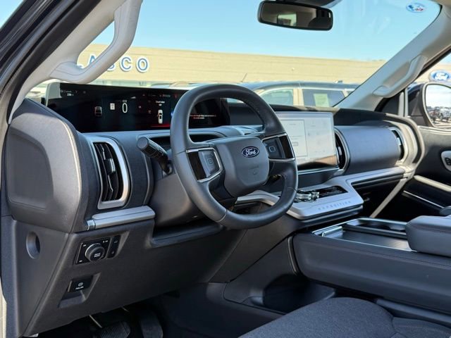 Used 2025 Ford Expedition Active image 14