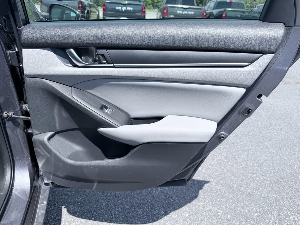 Used 2018 Honda Accord LX image 29