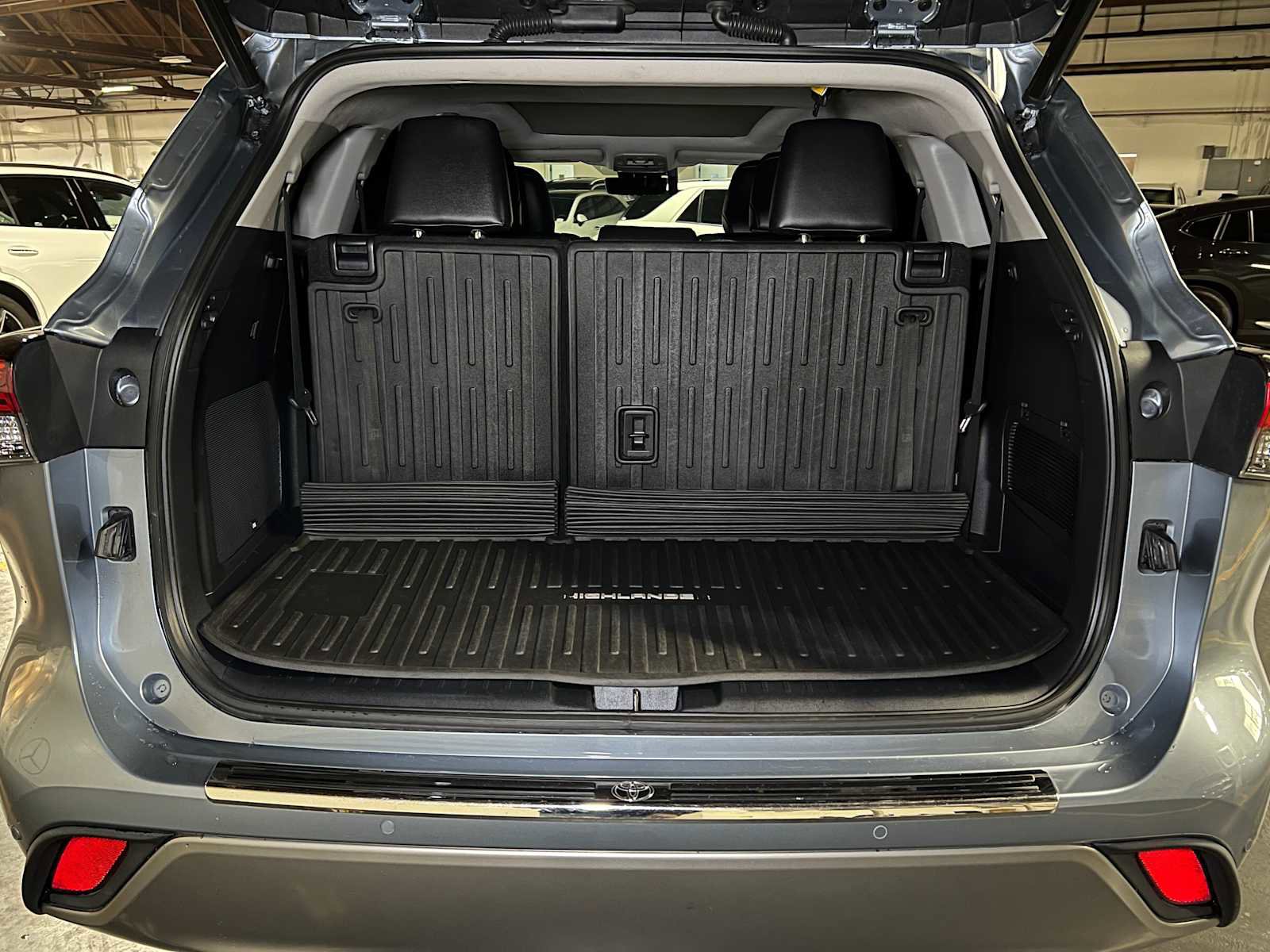 Used 2021 Toyota Highlander Platinum image 17