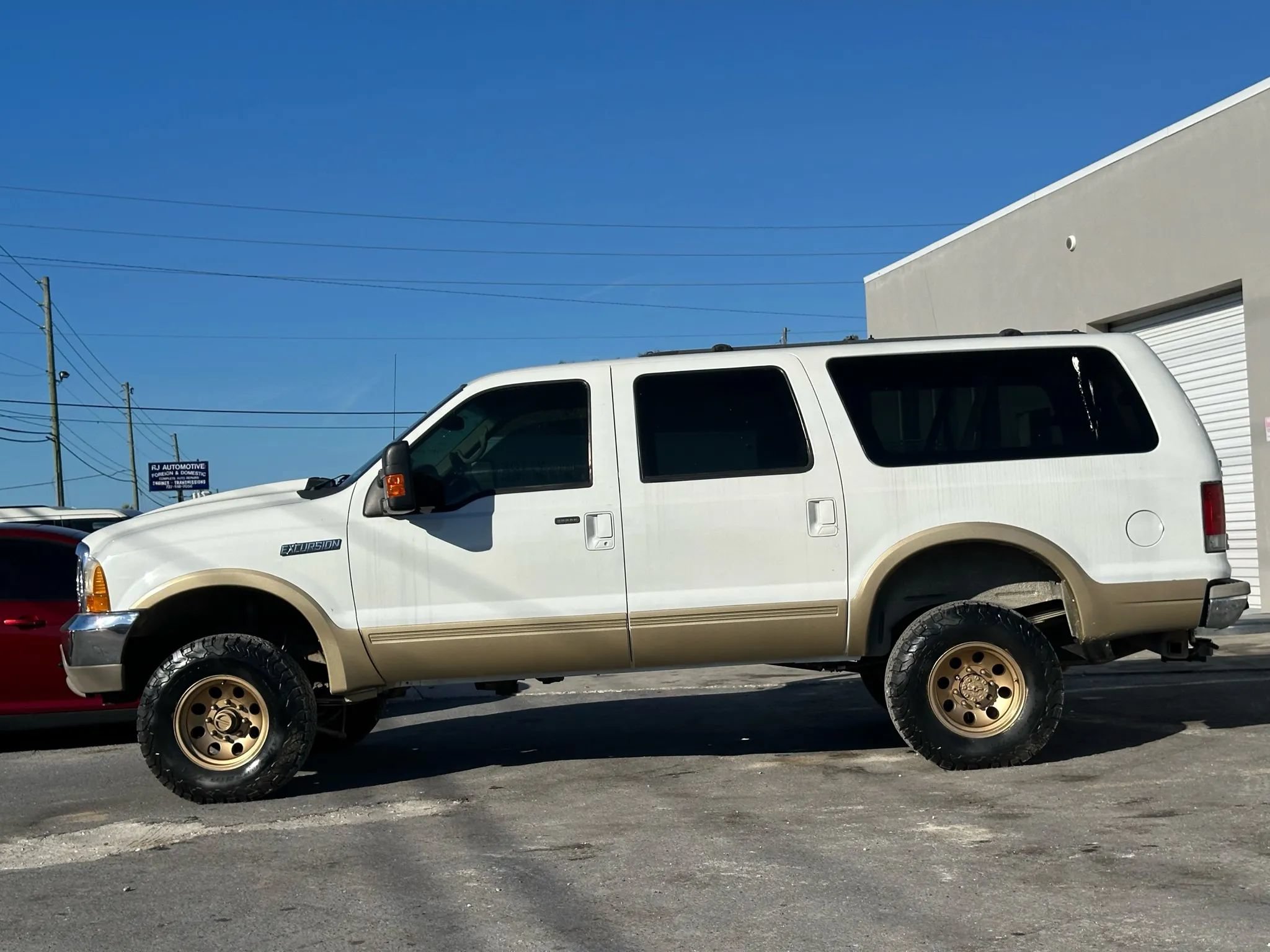Used 2000 Ford Excursion Limited AWD/4WD image 2