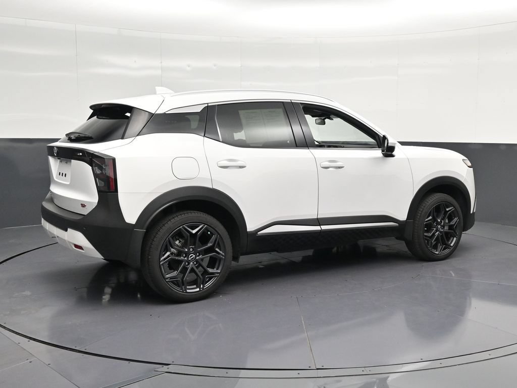 Used 2025 Nissan Kicks SR FWD image 3