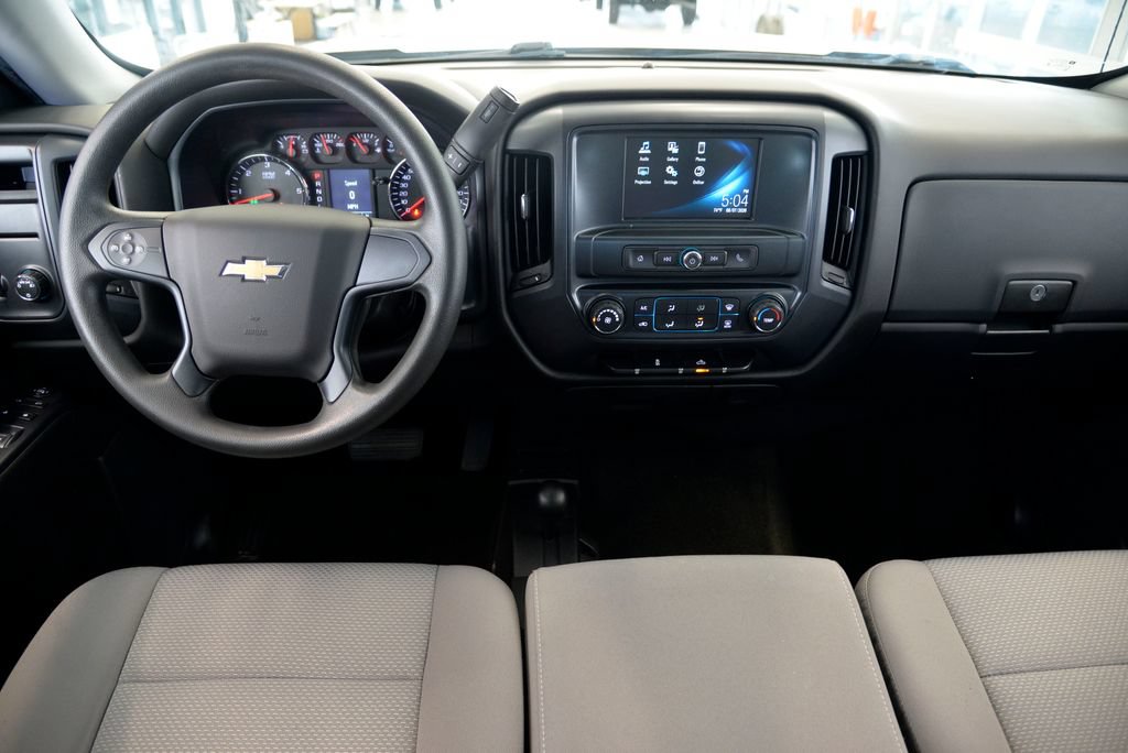 Used 2018 Chevrolet Silverado 1500 Custom w/ Custom Convenience Package AWD/4WD image 17