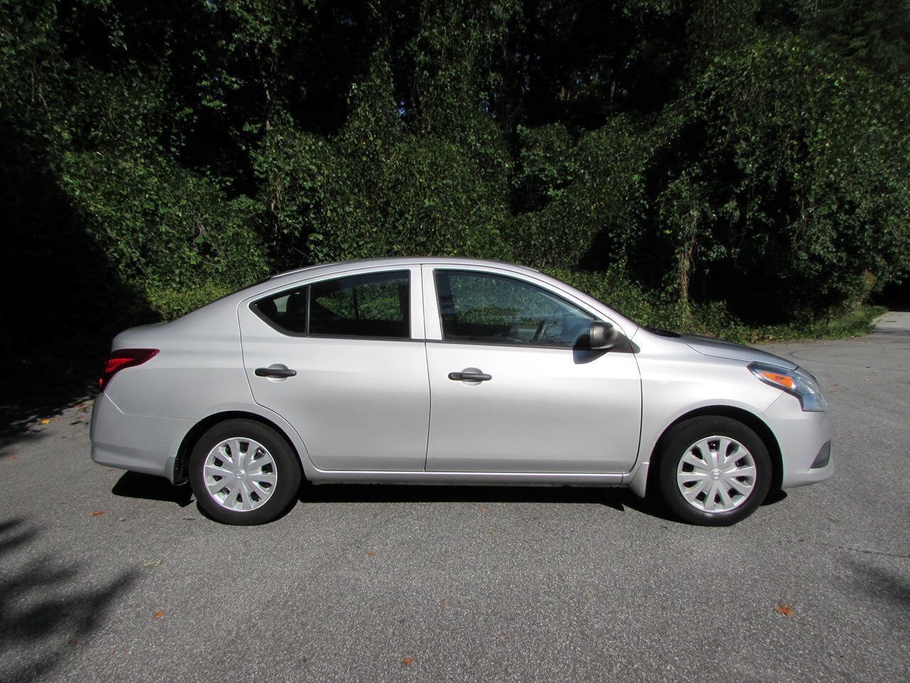 Used 2015 Nissan Versa S FWD image 5