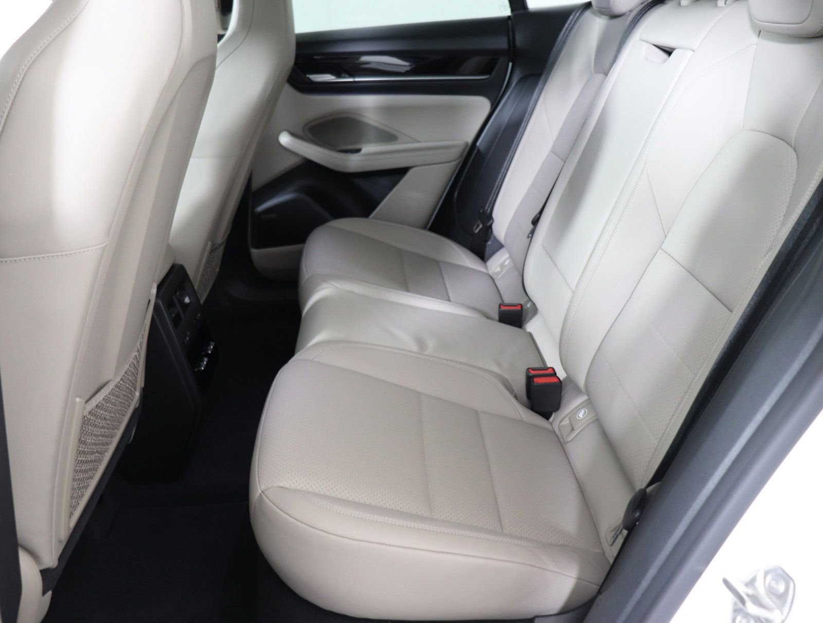 Used 2025 Porsche Macan 4S Electric image 17