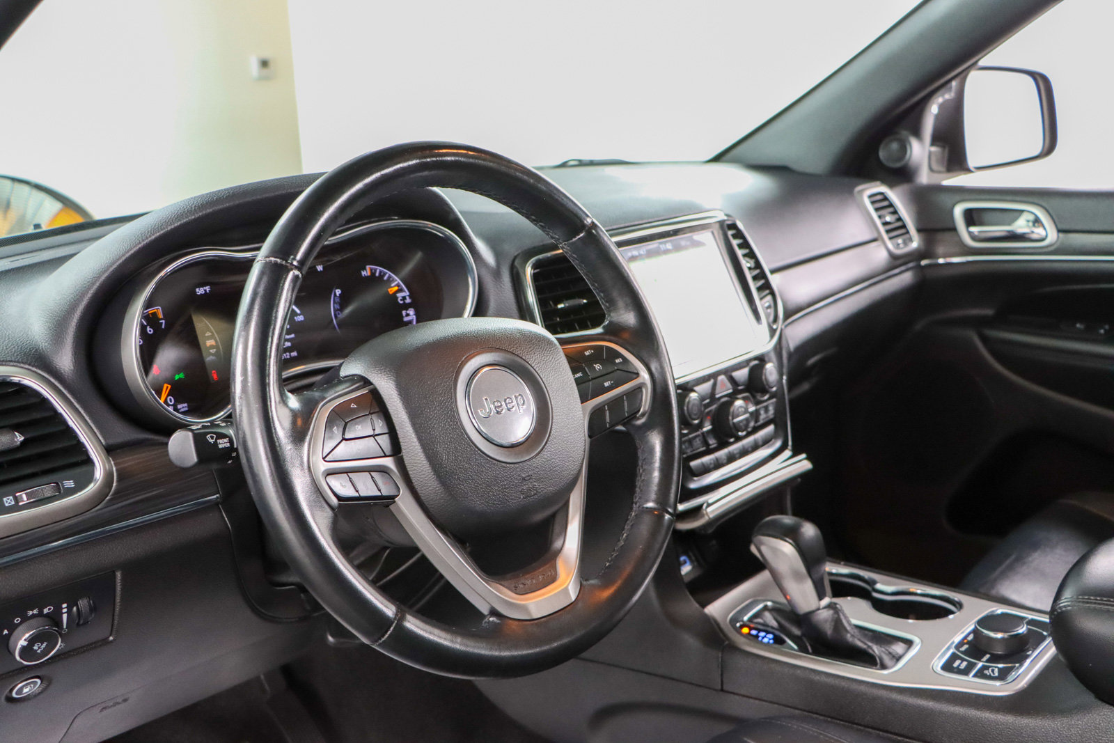 Used 2022 Jeep Grand Cherokee Limited image 23