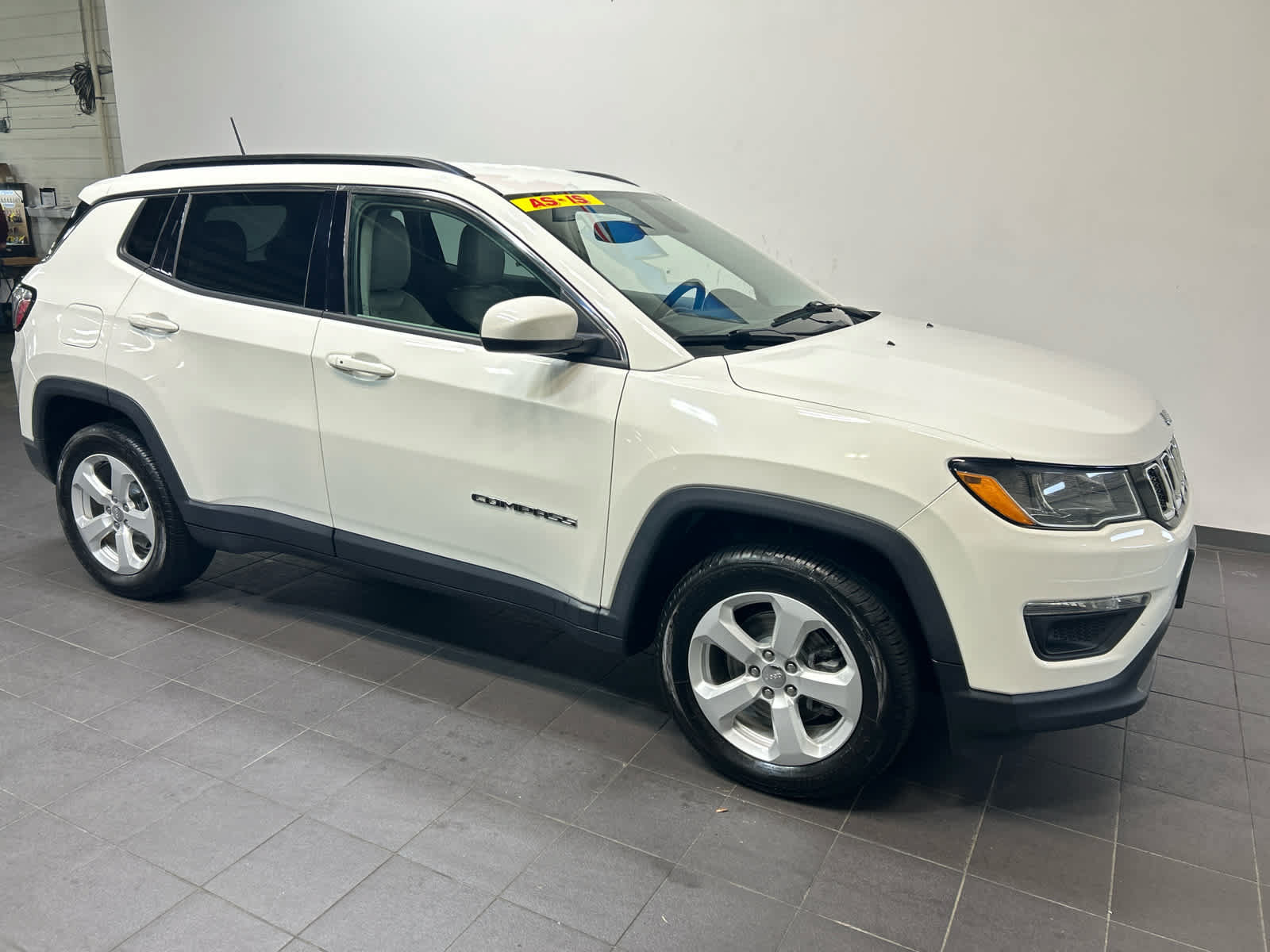 Used 2018 Jeep Compass Latitude w/ Popular Equipment Group AWD/4WD image 2