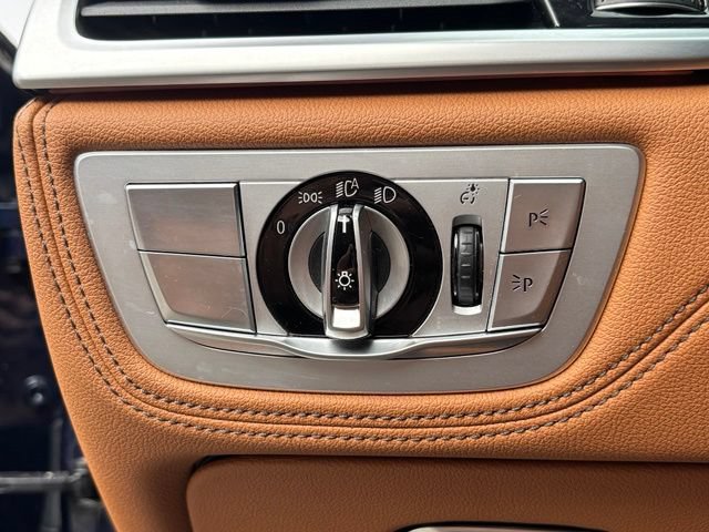 Certified 2022 BMW 750i xDrive w/ Luxury Rear Seating Package AWD/4WD image 16
