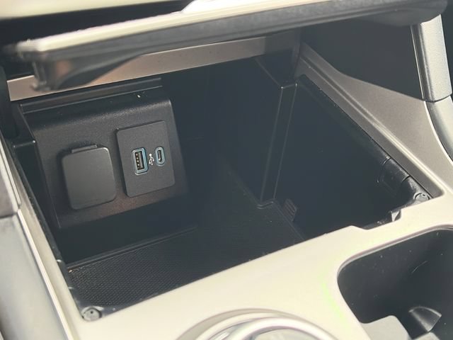 Used 2020 Ford Explorer XLT w/ Comfort Package AWD/4WD image 25