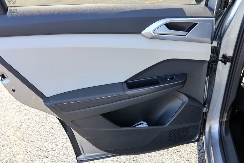 New 2025 Volkswagen Taos SE image 33