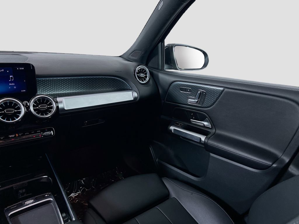 Used 2024 Mercedes-Benz GLB 250 image 24