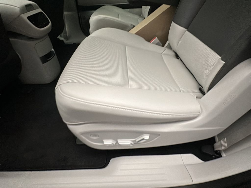 New 2026 Hyundai Ioniq 9 Limited image 14