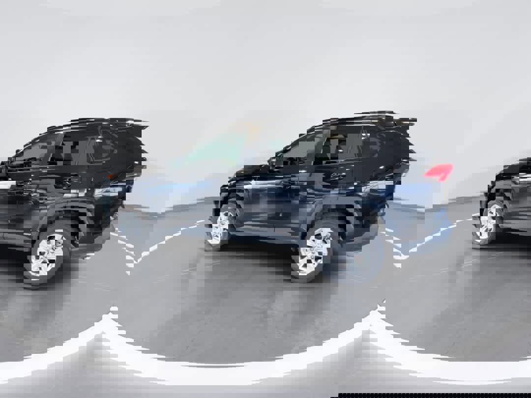 Used 2021 Toyota RAV4 XLE w/ Convenience Package image 6