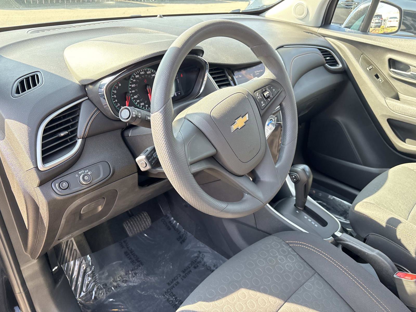 Used 2020 Chevrolet Trax LS image 15