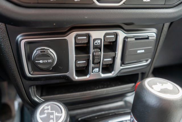 Used 2024 Jeep Wrangler Sahara AWD/4WD image 27