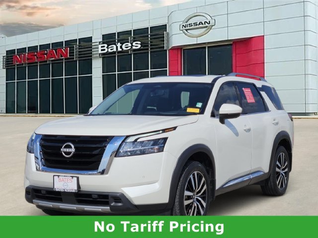 Used 2024 Nissan Pathfinder Platinum w/ Cargo Package FWD image 2