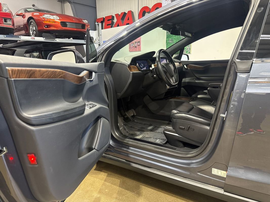 Used 2020 Tesla Model X image 94