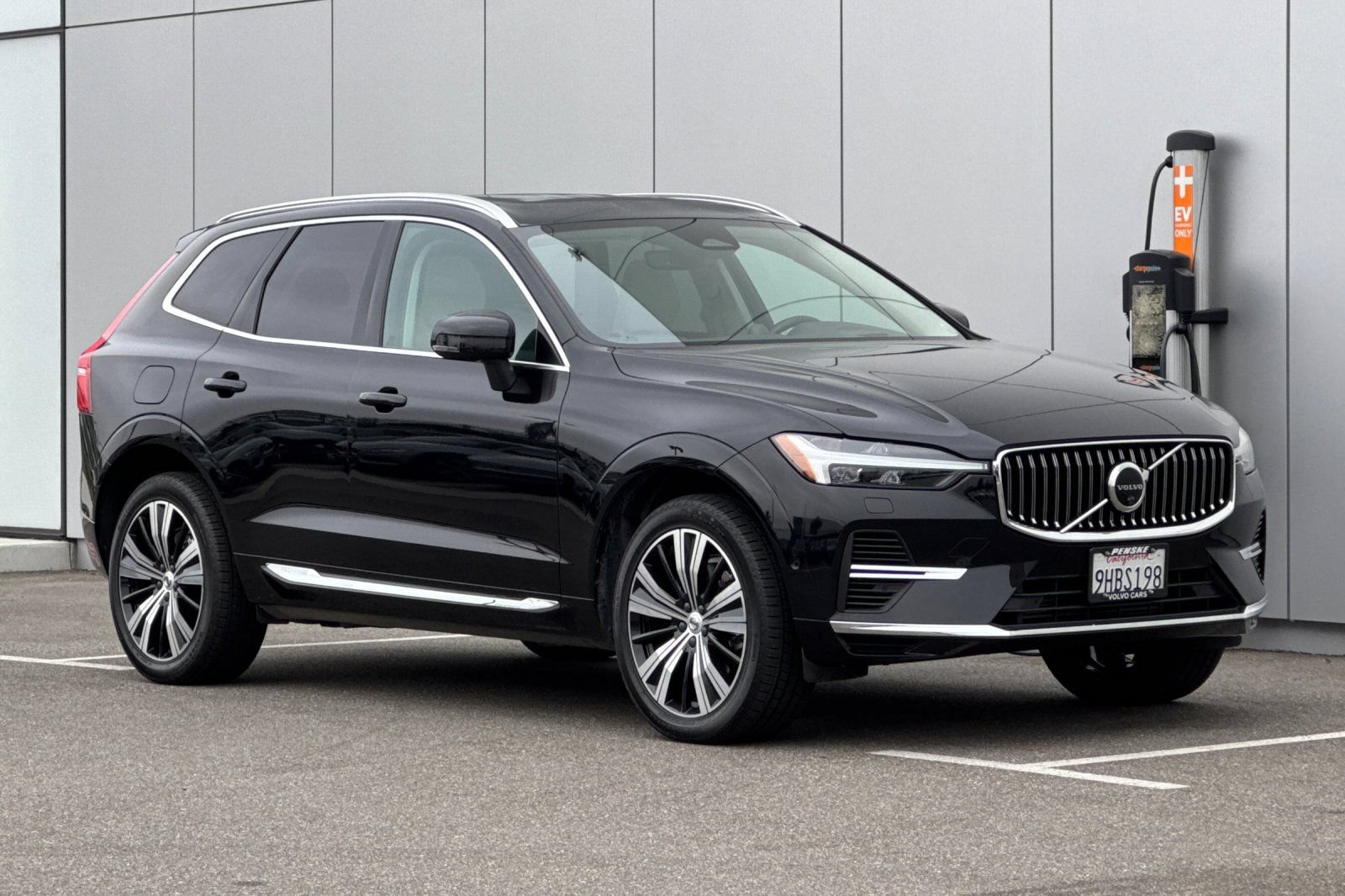 Used 2023 Volvo XC60 T8 Ultimate w/ Climate Package AWD/4WD image 7