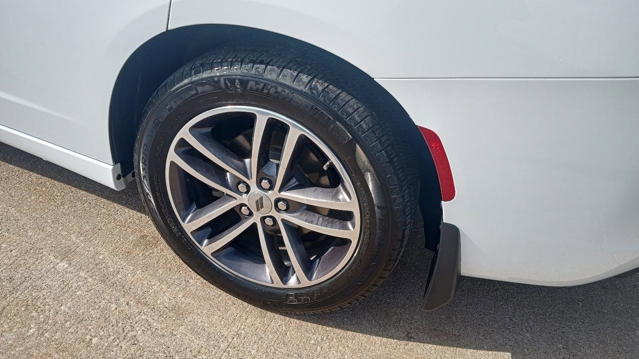 Used 2019 Dodge Charger SXT w/ Plus Group image 5