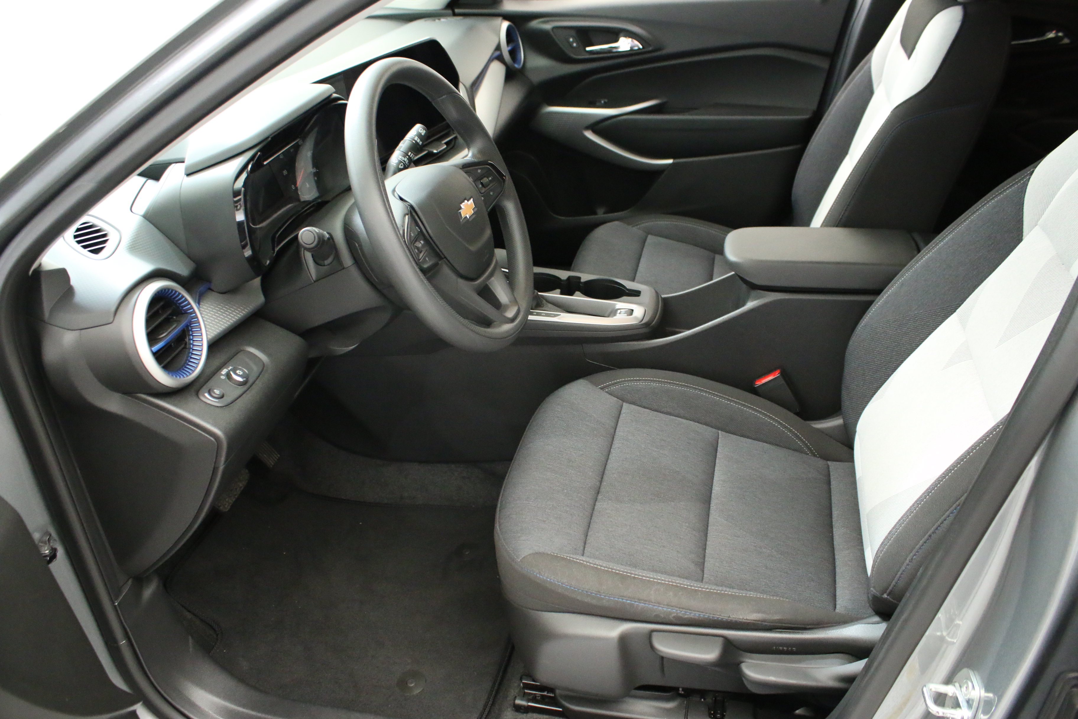 Certified 2024 Chevrolet Trax LS w/ LS Convenience Package FWD image 26
