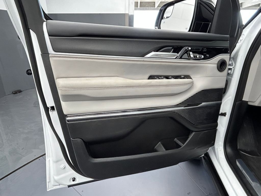 New 2026 Jeep Grand Wagoneer Summit image 18