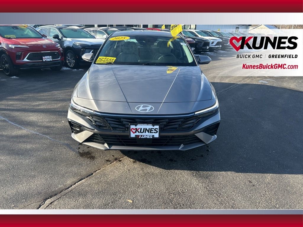 Used 2025 Hyundai Elantra Limited FWD image 12