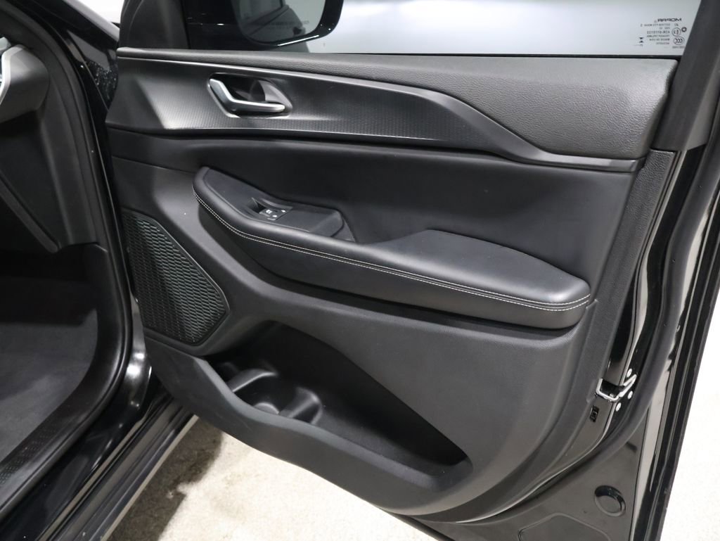 Used 2024 Jeep Grand Cherokee Altitude image 27