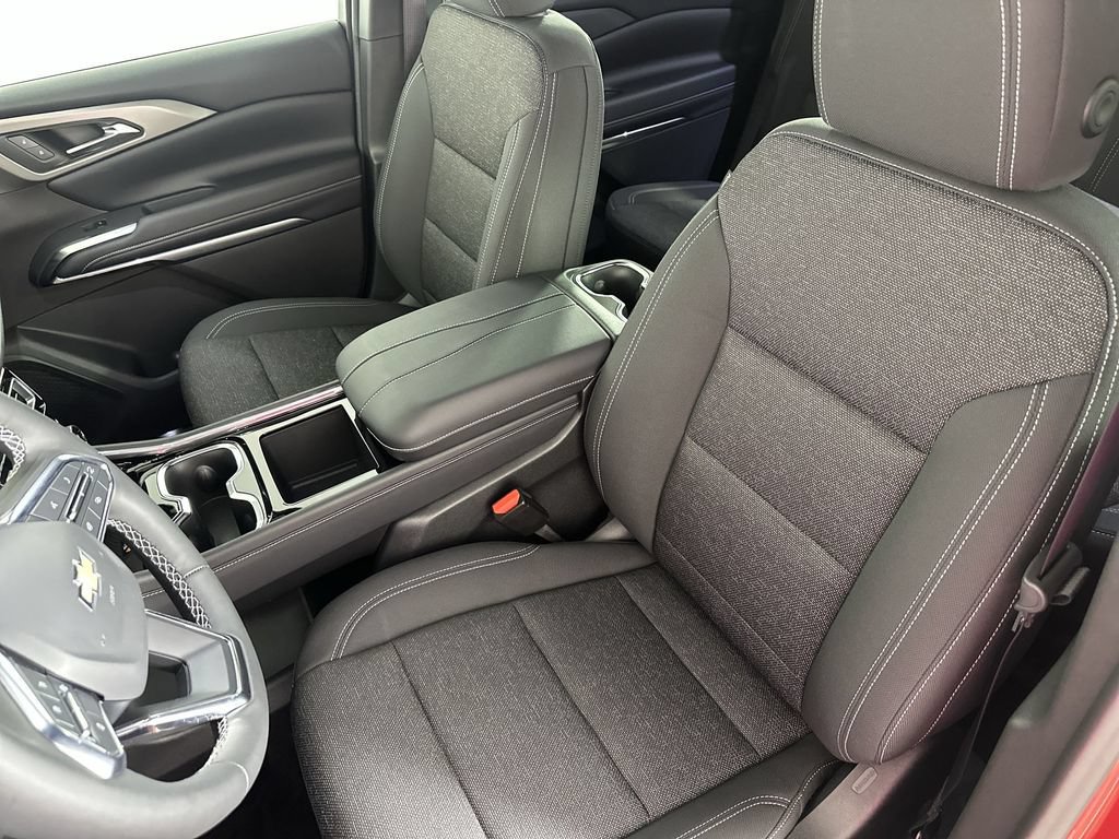 New 2027 Chevrolet Traverse LT w/ LPO, Floor Liner Package FWD image 20
