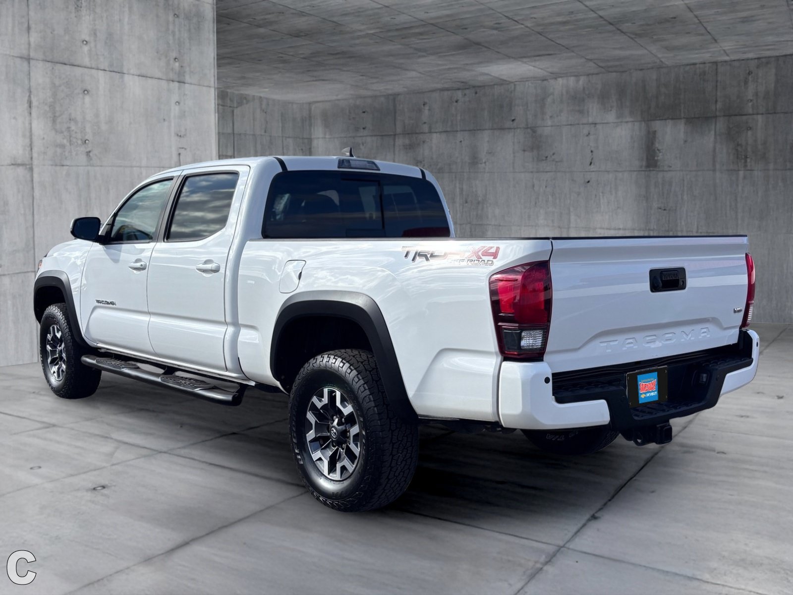 Used 2019 Toyota Tacoma TRD Off-Road w/ Technology Package AWD/4WD image 4