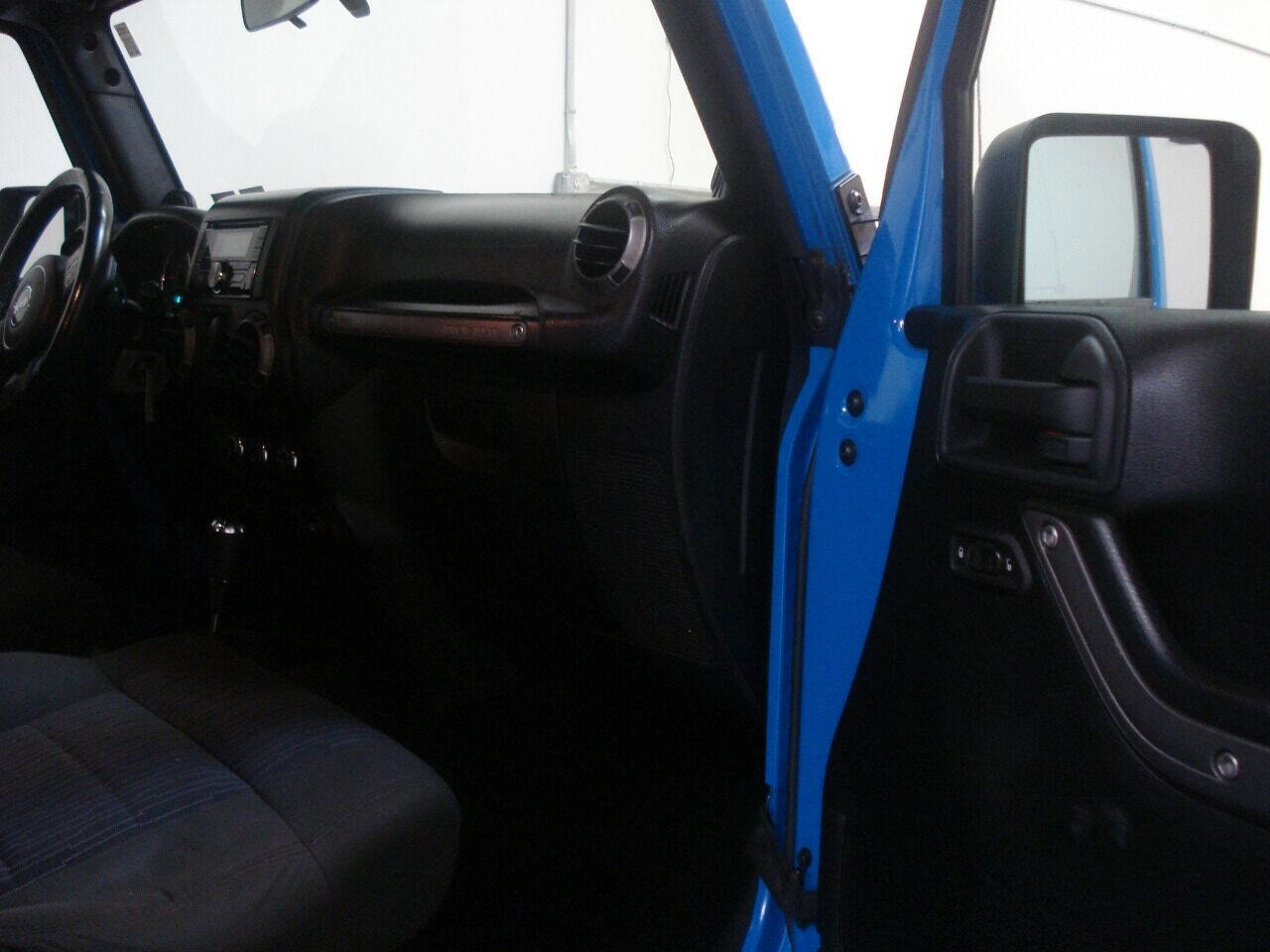 Used 2011 Jeep Wrangler Unlimited Sport image 36