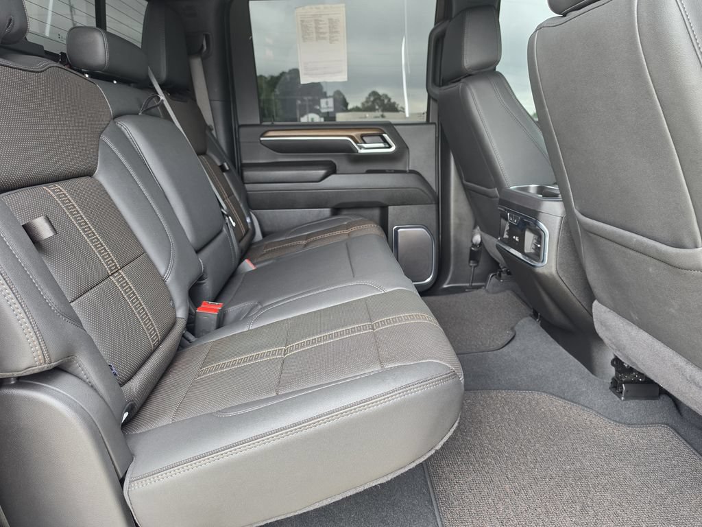 Used 2024 Chevrolet Silverado 3500 High Country w/ Technology Package AWD/4WD image 32