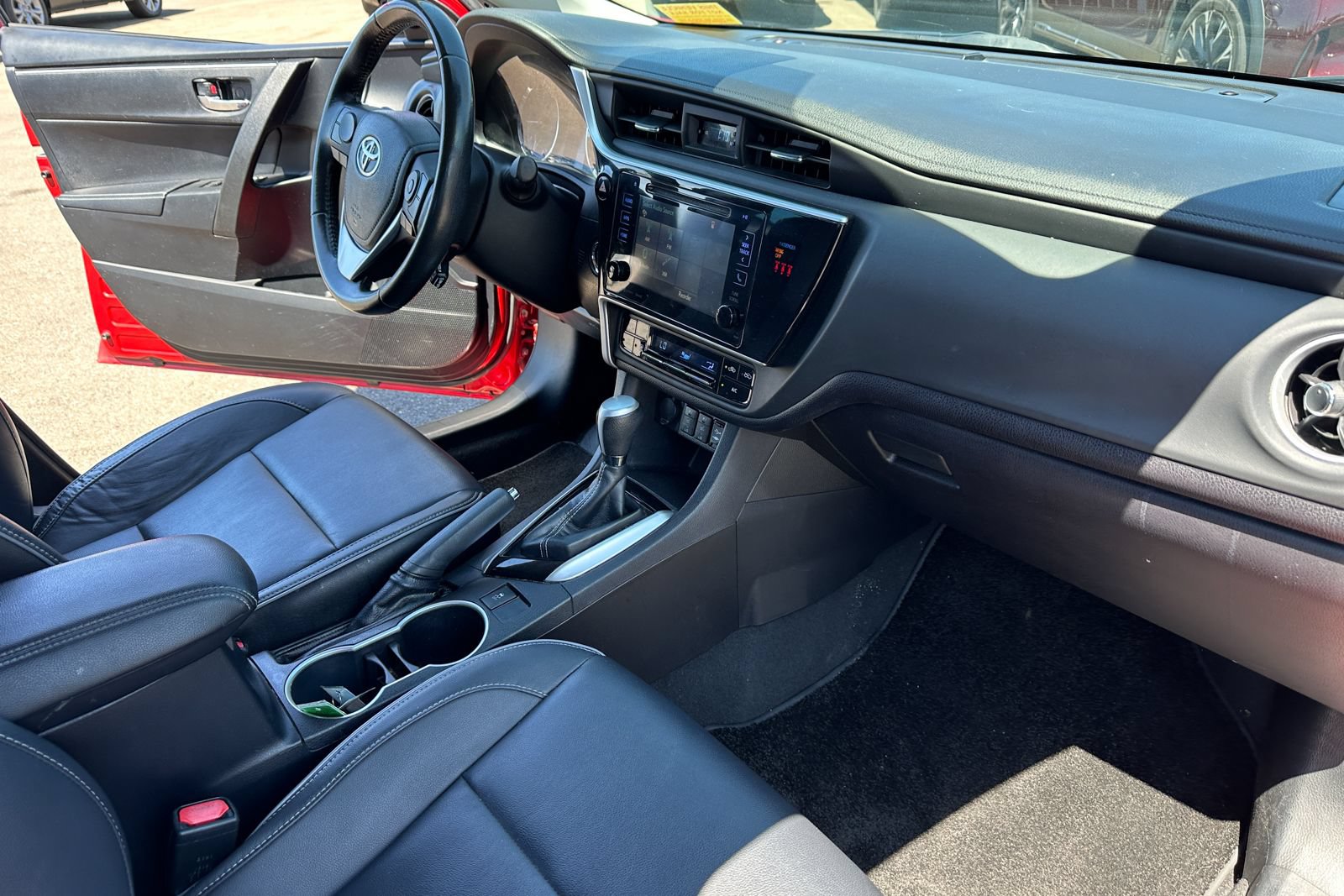 Used 2019 Toyota Corolla XLE FWD image 11