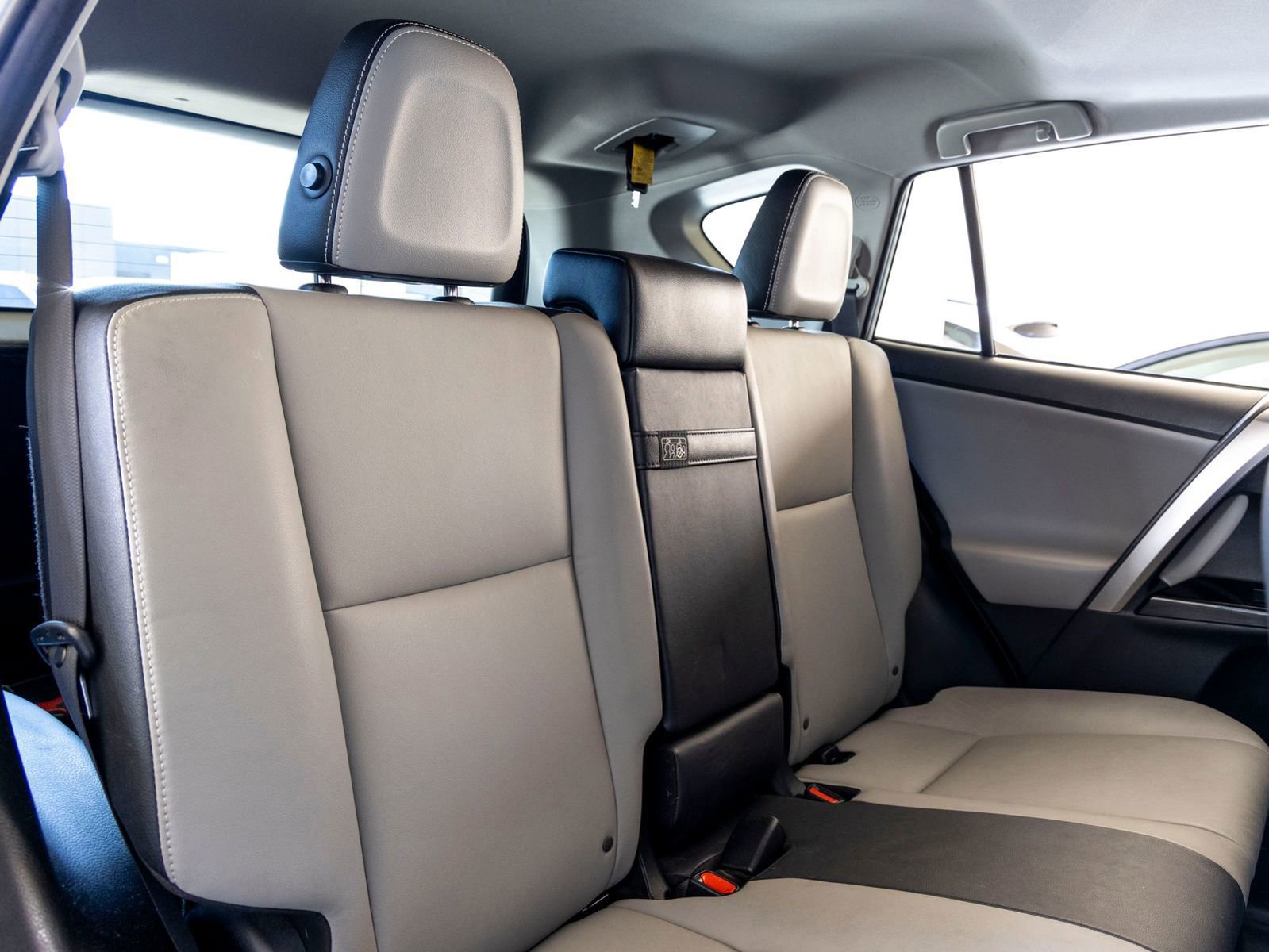 Used 2018 Toyota RAV4 Limited w/ Advanced Technology Package image 24