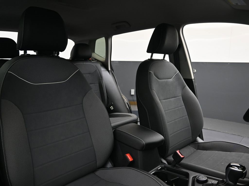 Certified 2024 Volkswagen Taos SE image 13