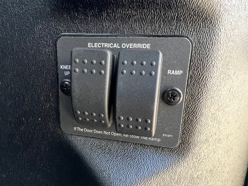 Used 2026 Toyota Sienna XLE FWD image 20