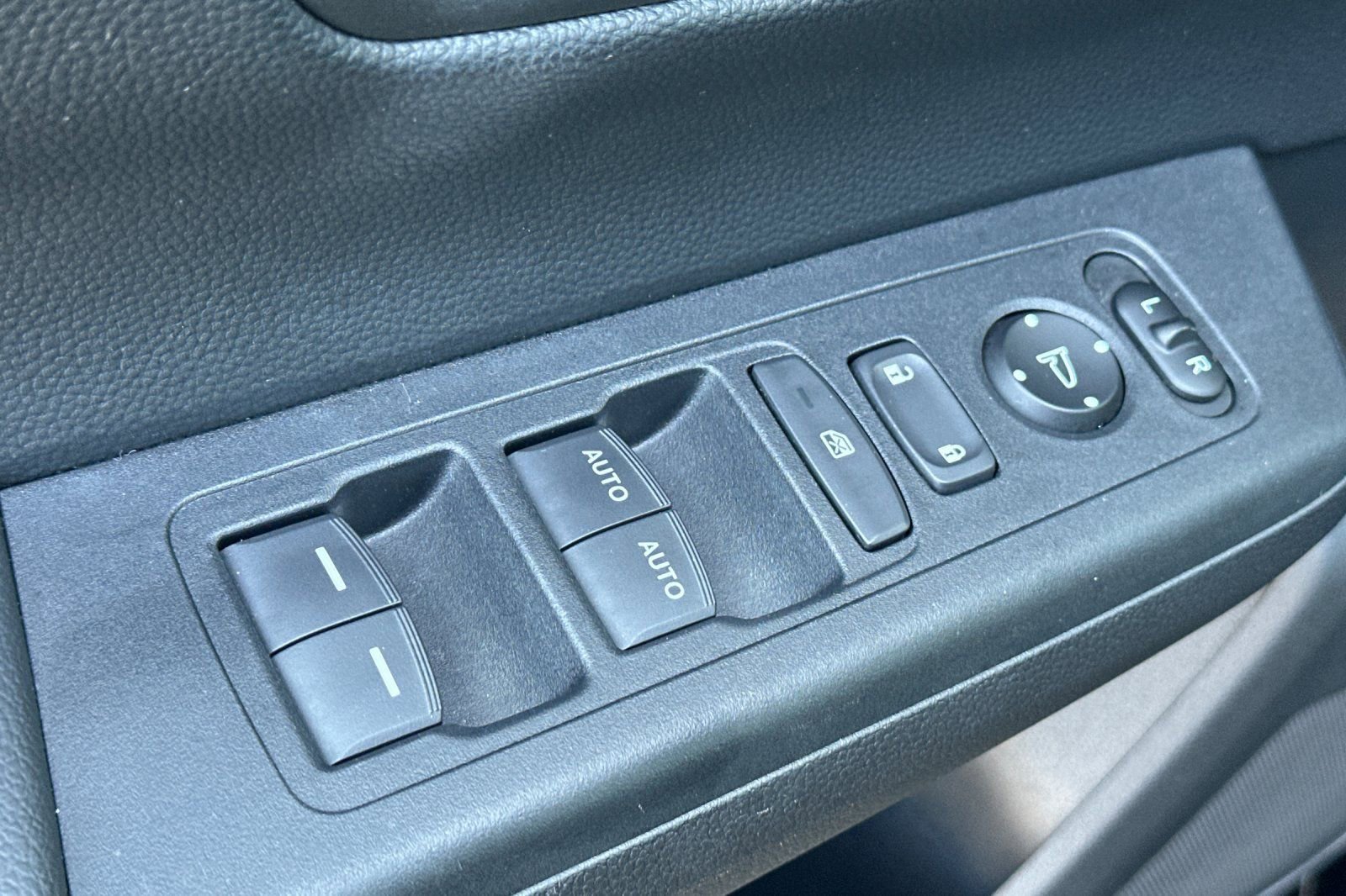 Used 2024 Honda CR-V EX image 12