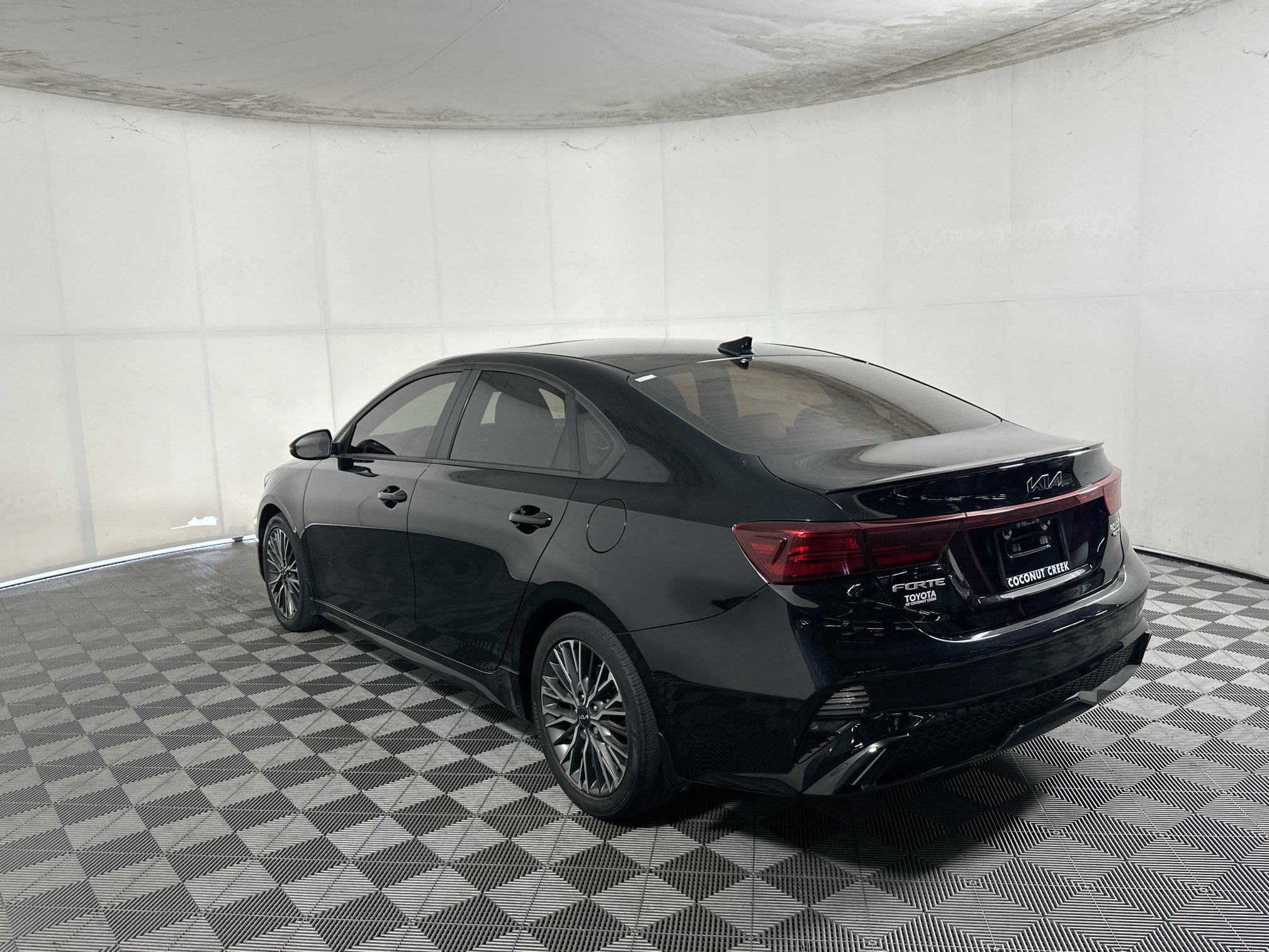 Used 2023 Kia Forte GT-Line w/ GT-Line Premium Package FWD image 5