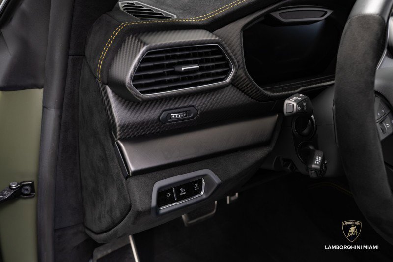 Used 2024 Lamborghini Urus Performante image 40